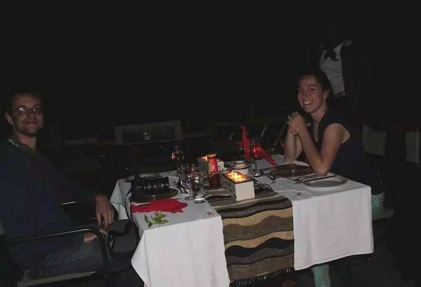 هتل Xakanaka Mobile Camp