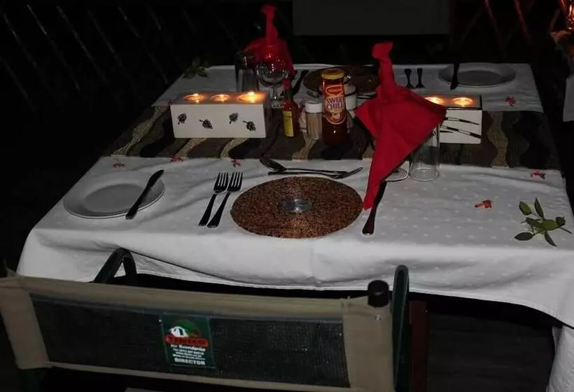 هتل Xakanaka Mobile Camp