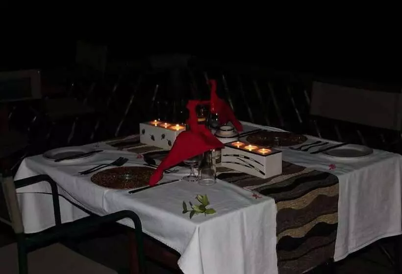 هتل Xakanaka Mobile Camp