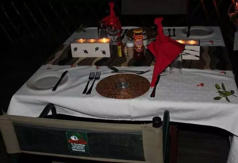 هتل Xakanaka Mobile Camp