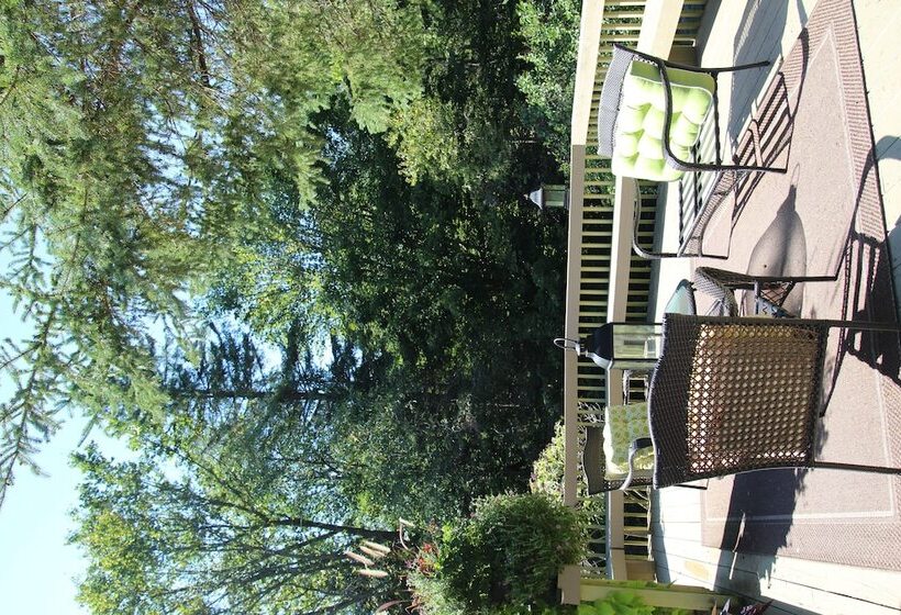 Jewel On The Hill Bed & Breakfast