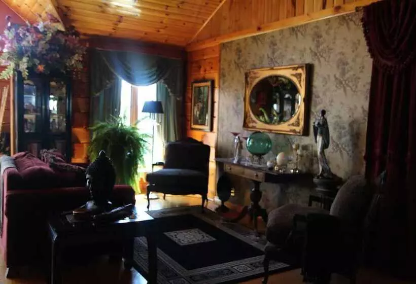 Jewel On The Hill Bed & Breakfast