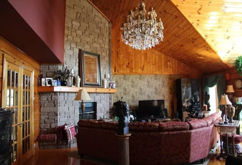 Jewel On The Hill Bed & Breakfast