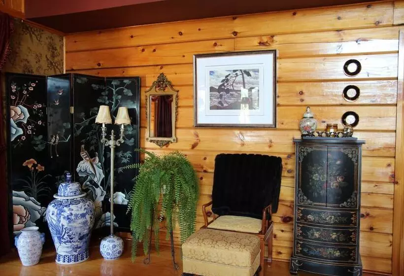 Jewel On The Hill Bed & Breakfast