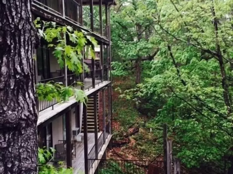 Motelli Compton Ridge Resort
