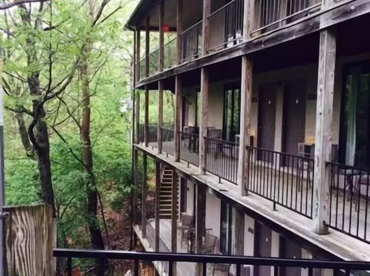 Motelli Compton Ridge Resort