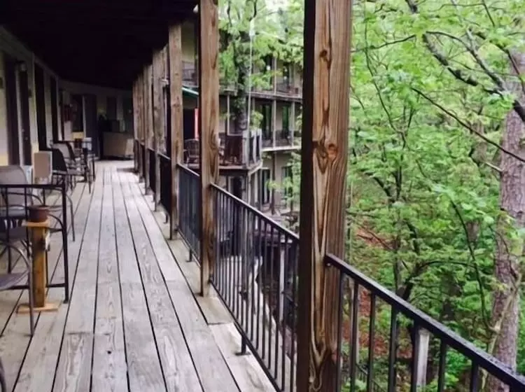 Motelli Compton Ridge Resort