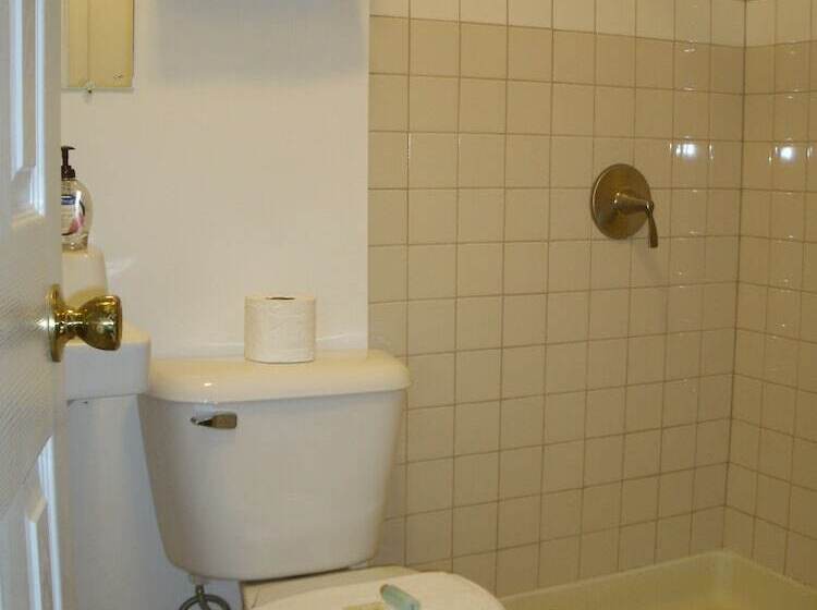 فندق على الطريق Harbor Beach Inn