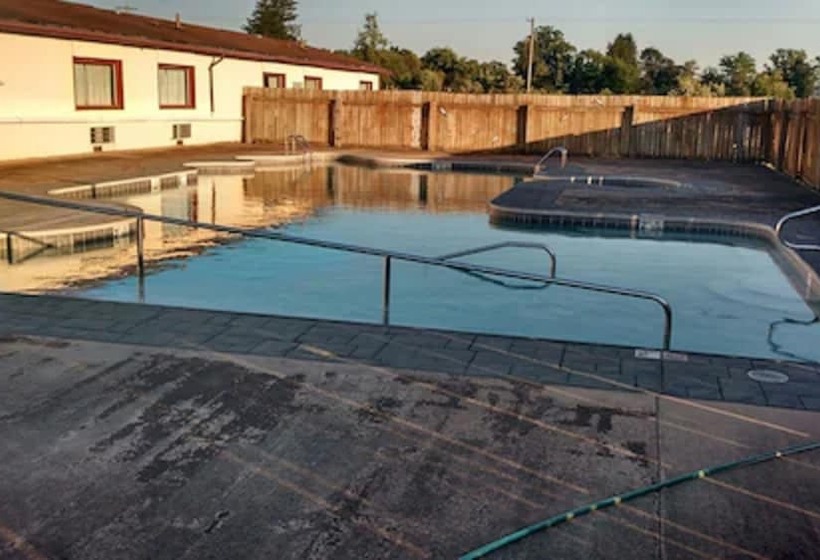 فندق على الطريق Marlinton Motor Inn