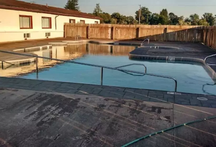 モーテル Marlinton Motor Inn