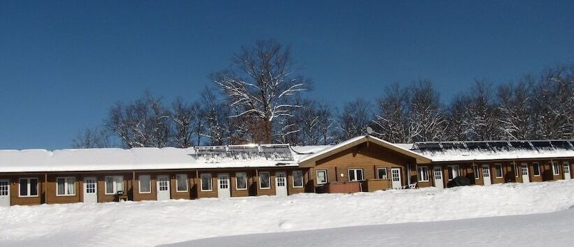 فندق على الطريق Quiet Bay Inn & Café