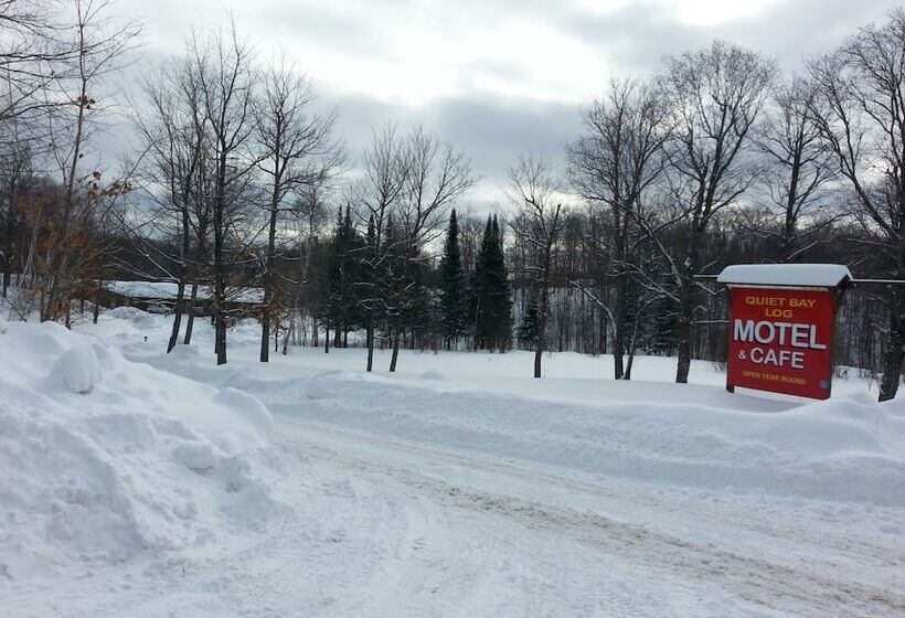 فندق على الطريق Quiet Bay Inn & Café