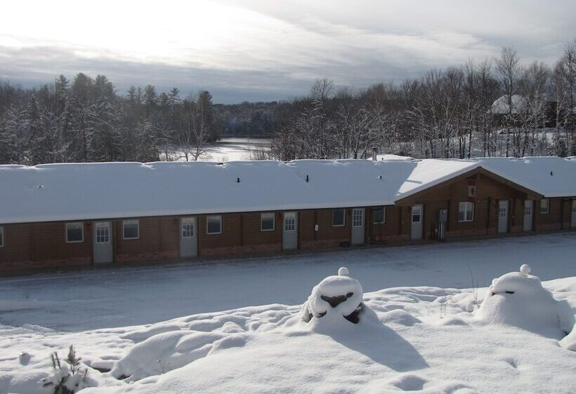 فندق على الطريق Quiet Bay Inn & Café