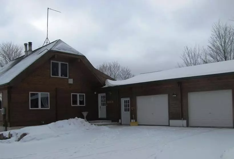 Motelli Quiet Bay Inn & Café