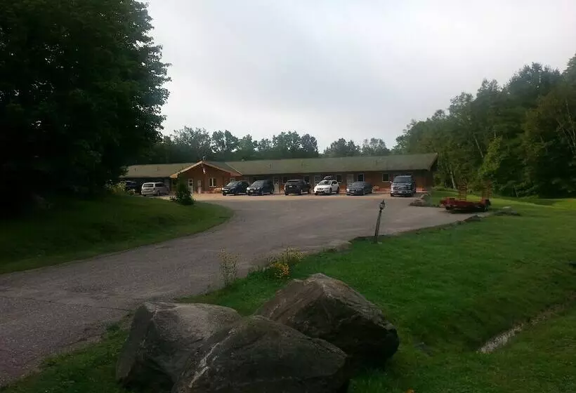 Motelli Quiet Bay Inn & Café