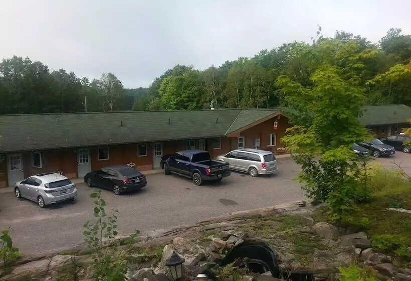 Motelli Quiet Bay Inn & Café