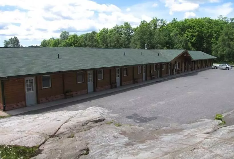 Motelli Quiet Bay Inn & Café