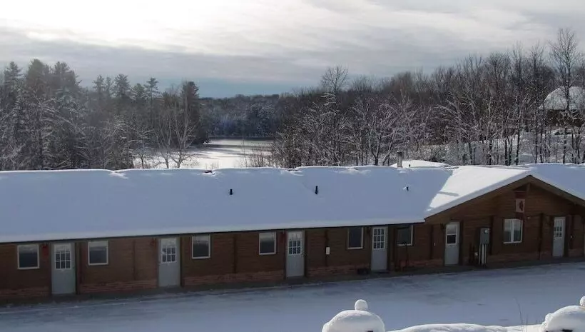 Motelli Quiet Bay Inn & Café