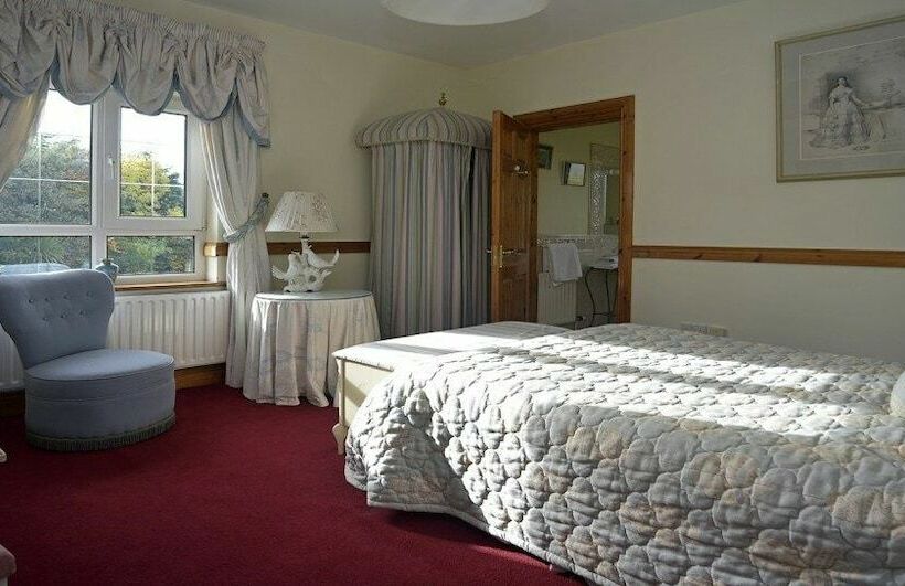 Moyglare Lodge Country House B&b