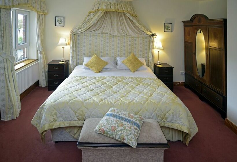 Moyglare Lodge Country House B&b