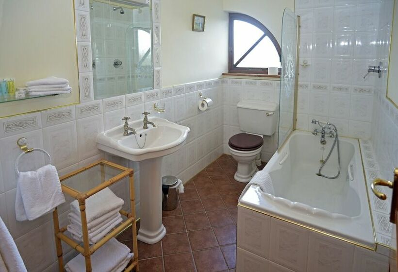 Moyglare Lodge Country House B&b