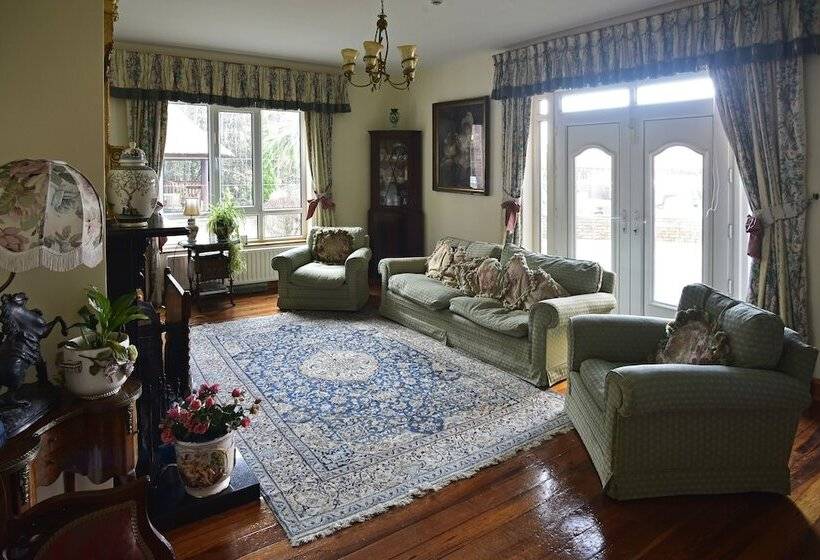 Moyglare Lodge Country House B&b