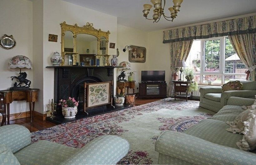 Moyglare Lodge Country House B&b