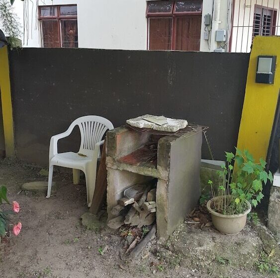 پانسیون Tony S Guest House