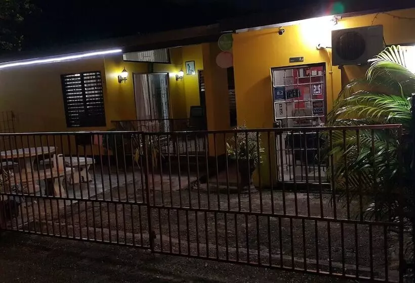 پانسیون Tony S Guest House