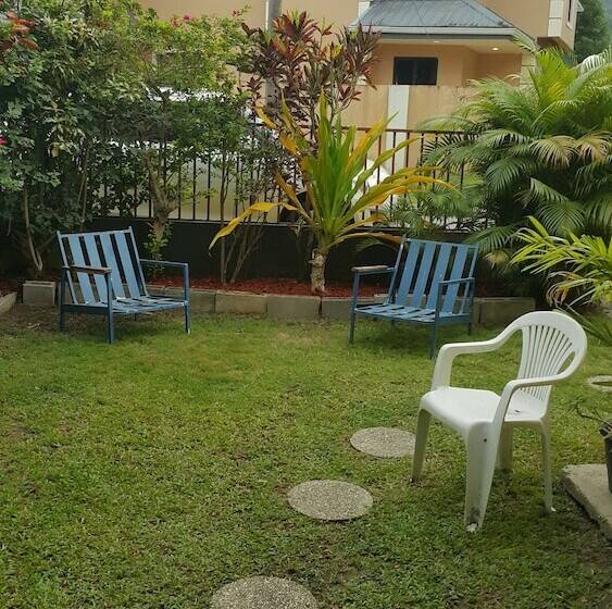 پانسیون Tony S Guest House