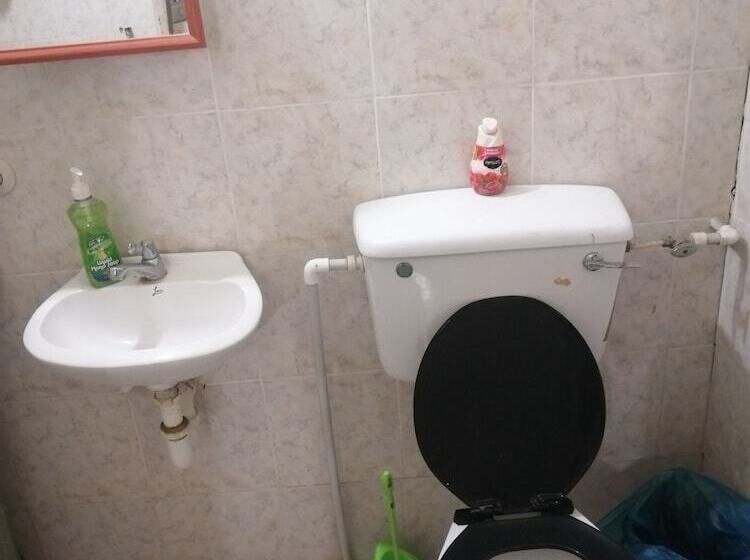 پانسیون Tony S Guest House