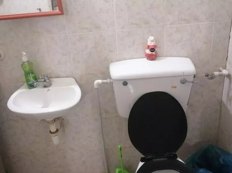 پانسیون Tony S Guest House