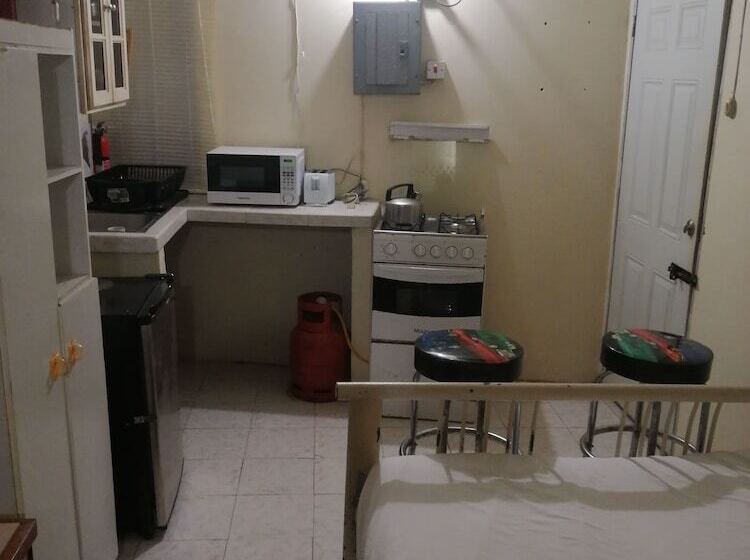 پانسیون Tony S Guest House