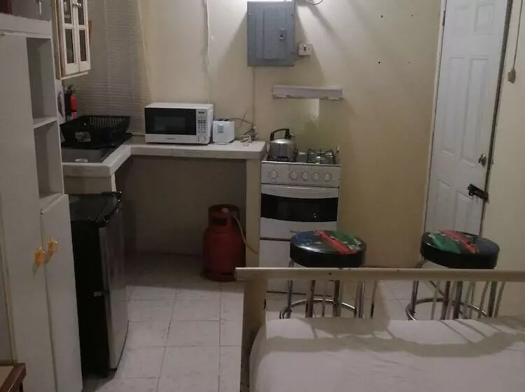 پانسیون Tony S Guest House