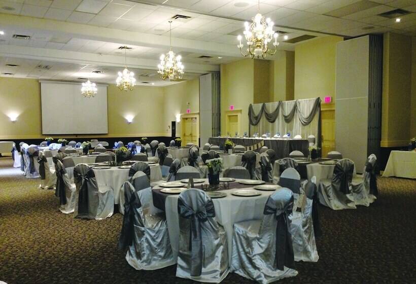 Vance Creek Hotel & Conference Centre