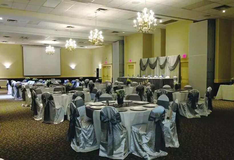 Vance Creek Hotel & Conference Centre