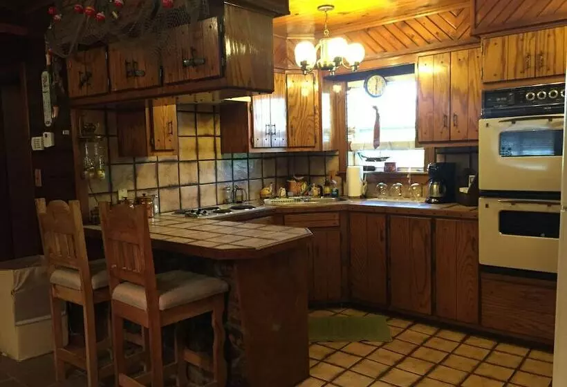 Whip Or Wheel Cabins