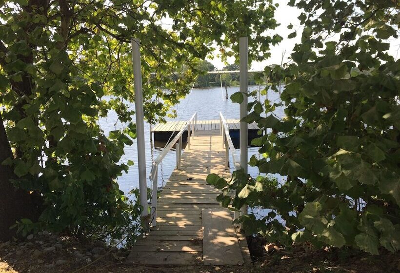 Whip Or Wheel Cabins