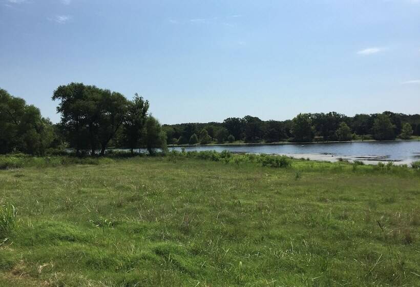 Whip Or Wheel Cabins