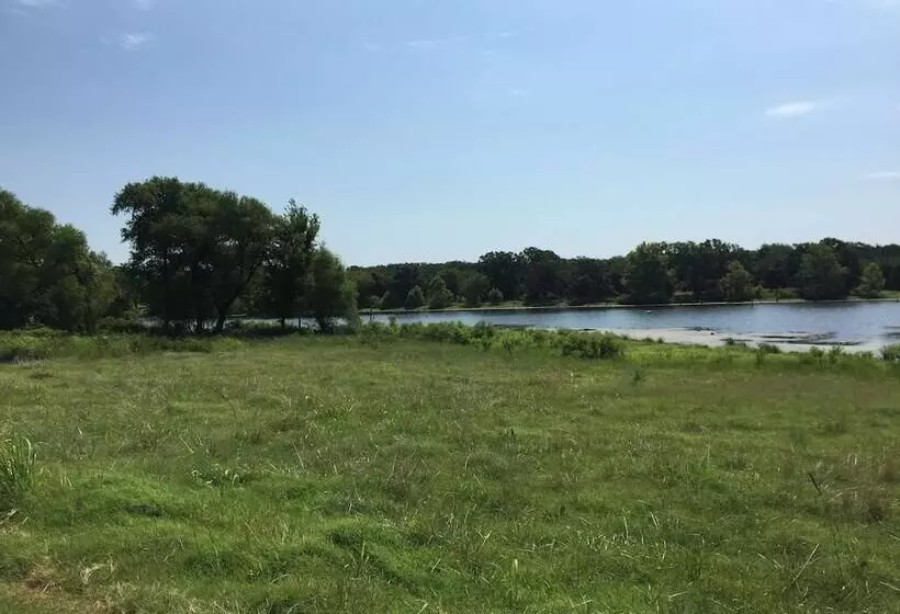 Whip Or Wheel Cabins