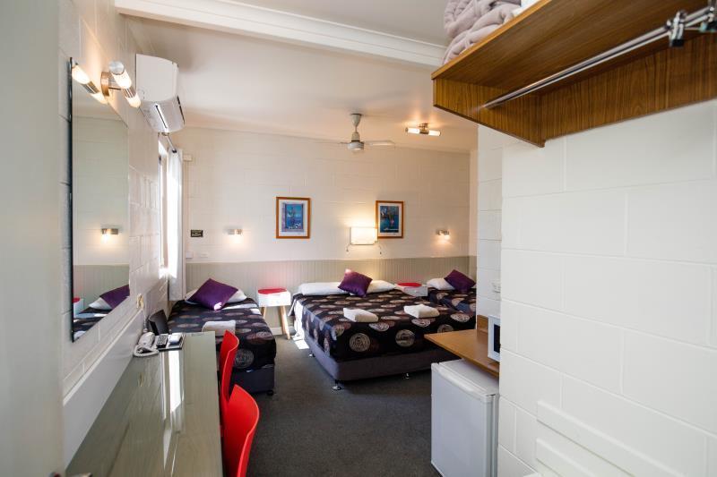 A & A Lodge Motel Emerald