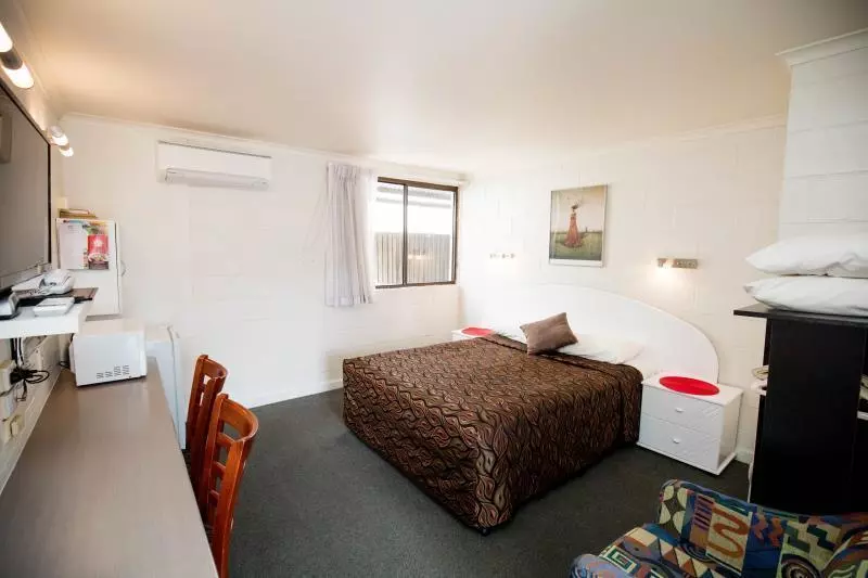 A & A Lodge Motel Emerald