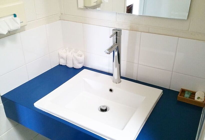 A & A Lodge Motel Emerald