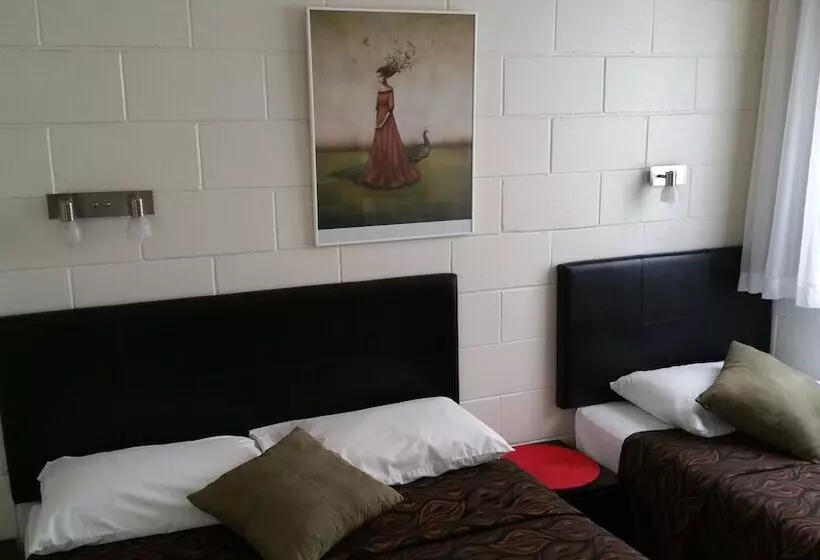 A & A Lodge Motel Emerald