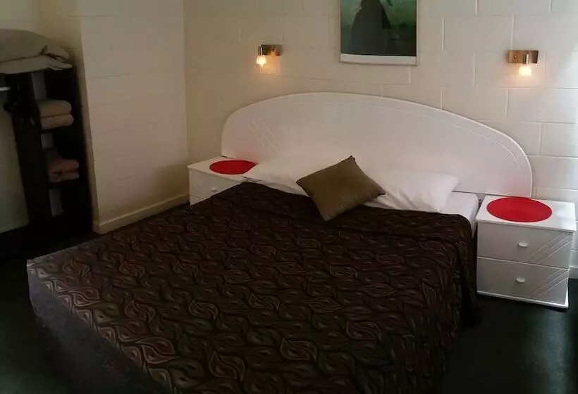 A & A Lodge Motel Emerald