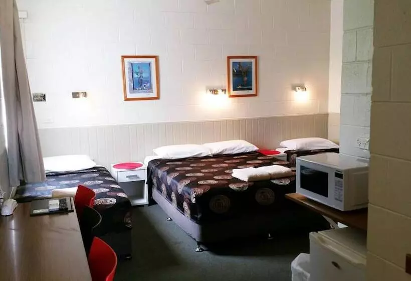 A & A Lodge Motel Emerald