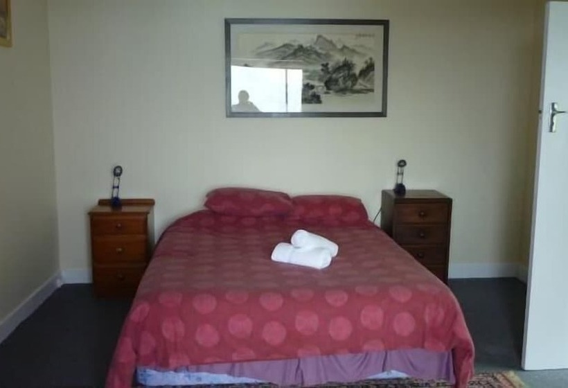 הוסטל Sunseeker Lodge