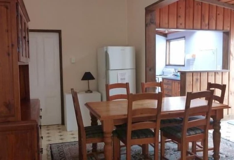 הוסטל Sunseeker Lodge