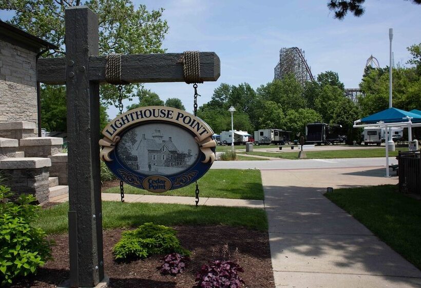 Cedar Point S Lighthouse Point