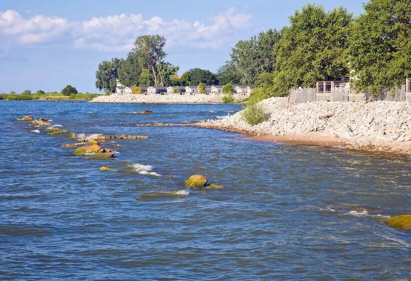 Cedar Point S Lighthouse Point